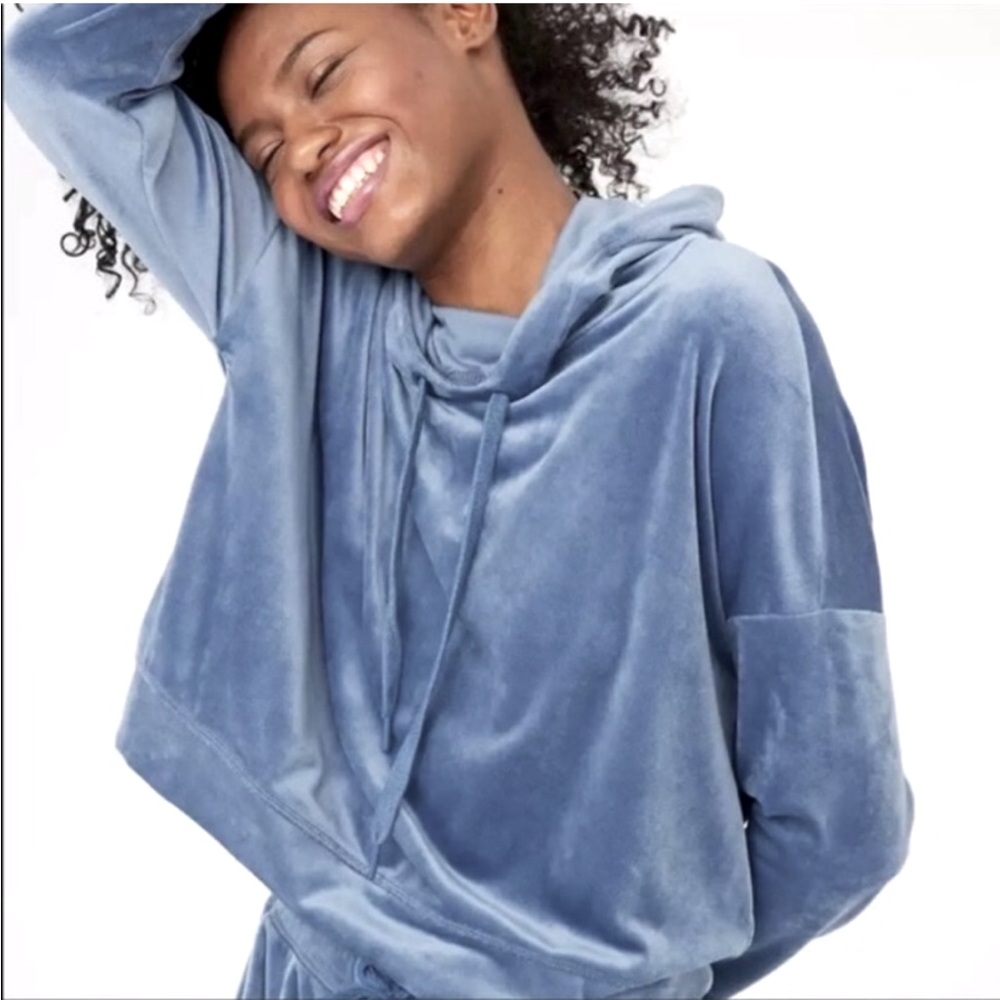 Offline by aerie after party velour pullover cropped hoodie size small